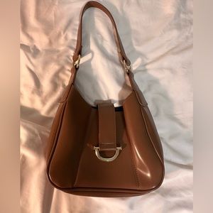 BROWN SHOULDER BAG.